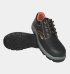 Heavy duty safety footwear